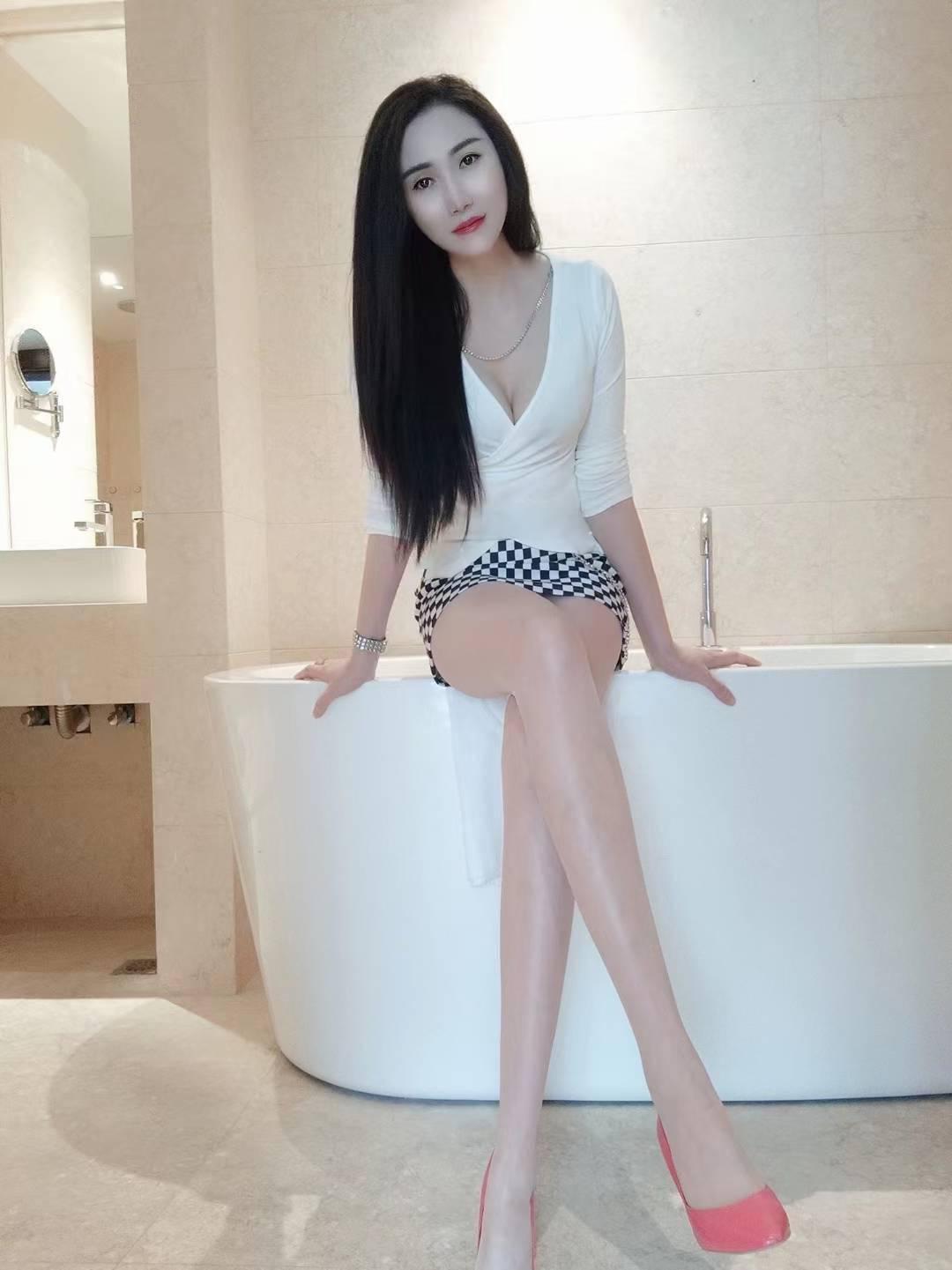 漂亮的销售兼职妹子